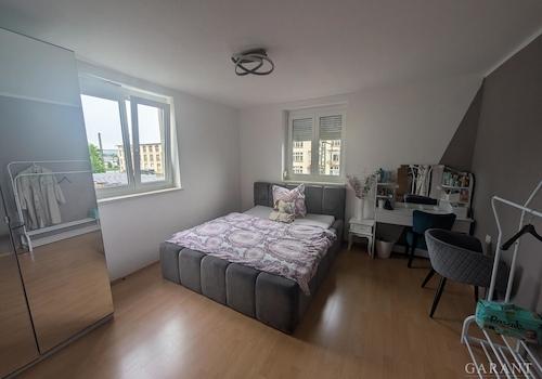 1. OG Schlafzimmer B1
