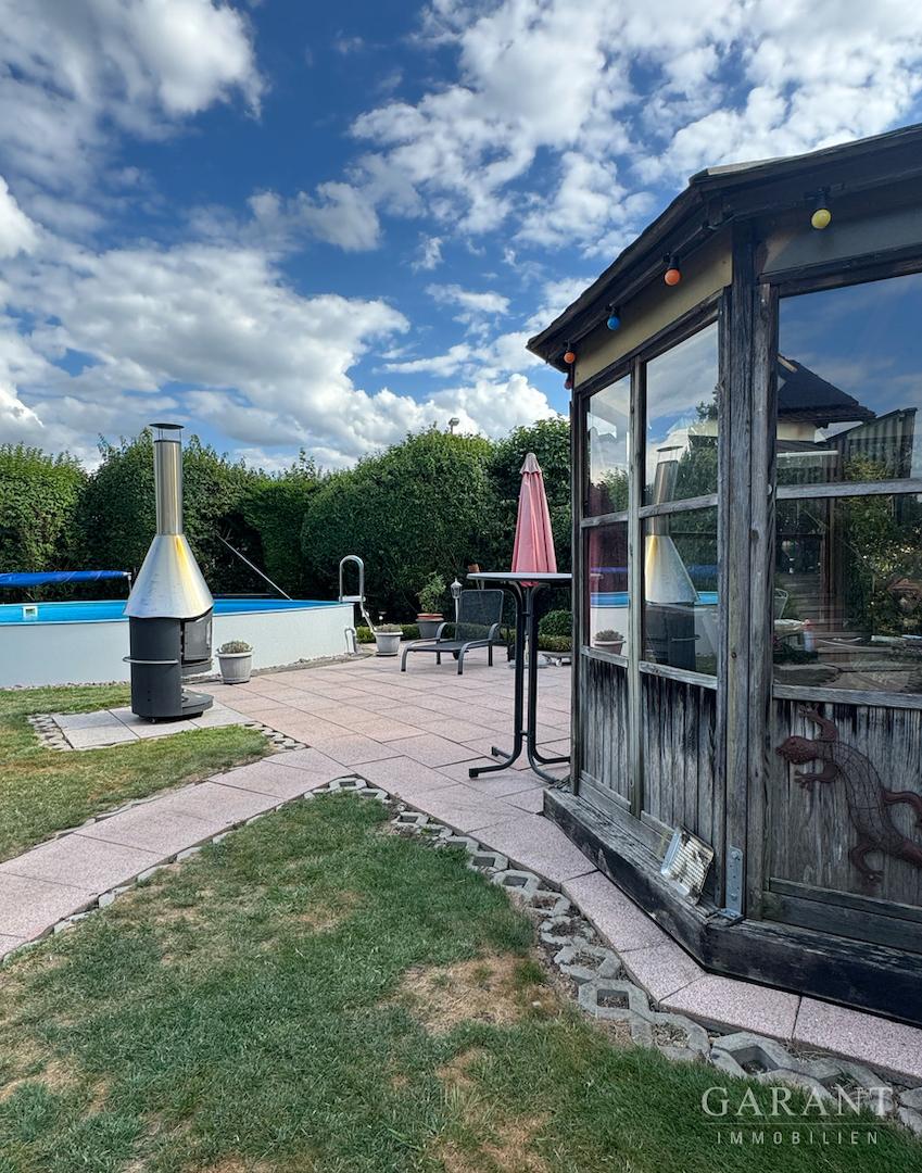 Pavillon mit Grillplatz