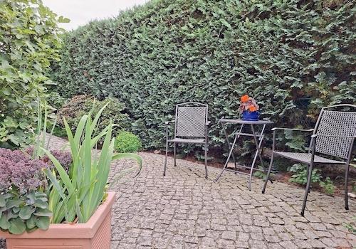 kleine Terrasse an der Küche