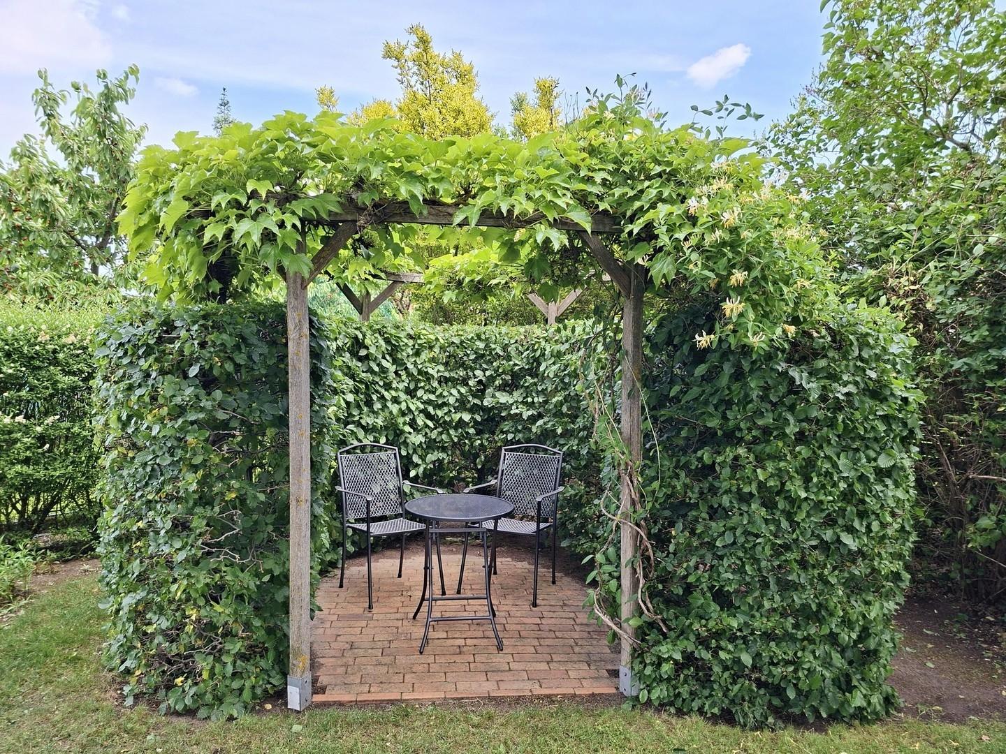 separater Sitzplatz im Garten
