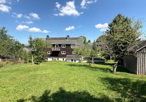 Blick durch den Garten 