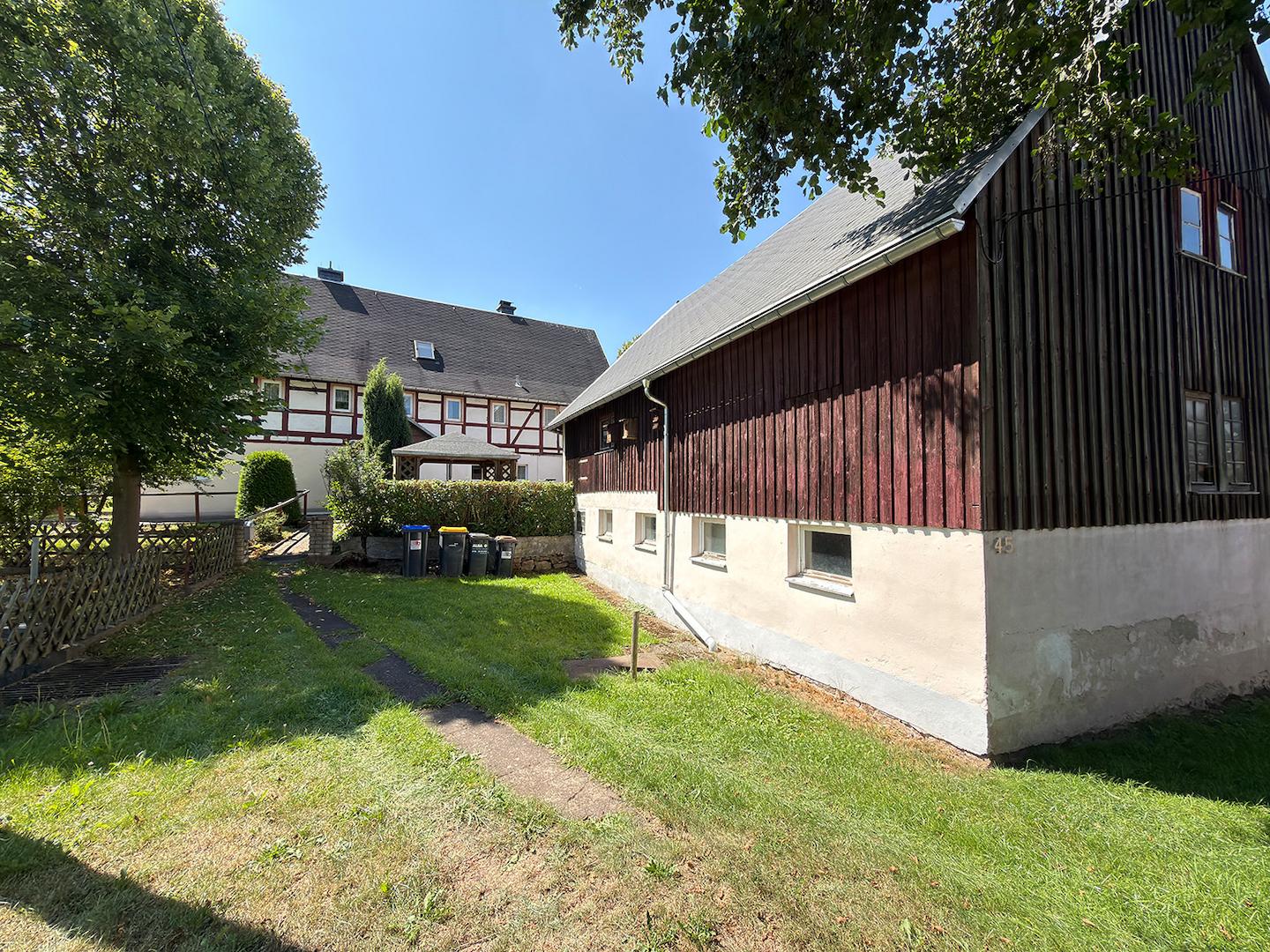 Zuwegung Blick zum Haus