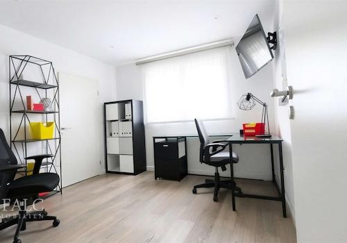 Schlafzimmer/Büro EG - (KI generiert)