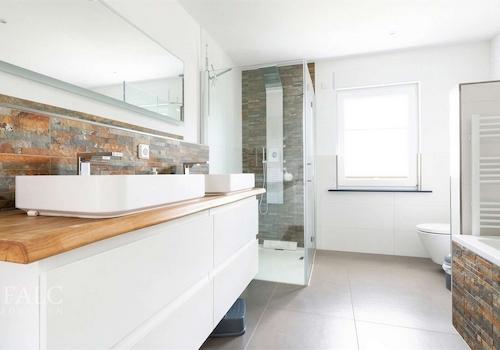 Badezimmer 1OG - (KI generiert)