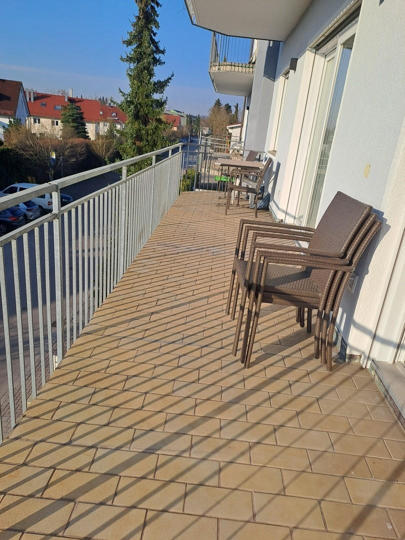 großer Terrassenbalkon