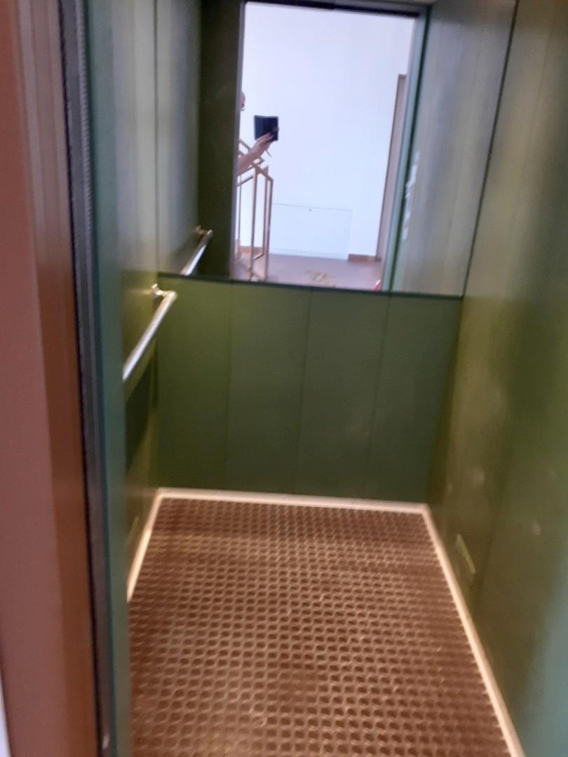 großer Aufzug