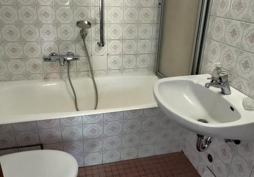Bad zu Zimmer 3