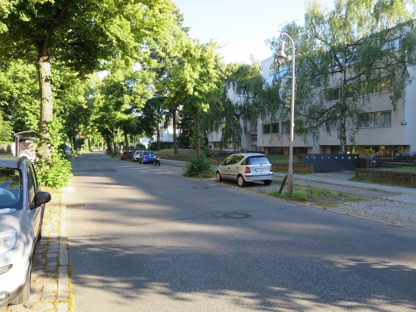 Hausansicht von der Str.