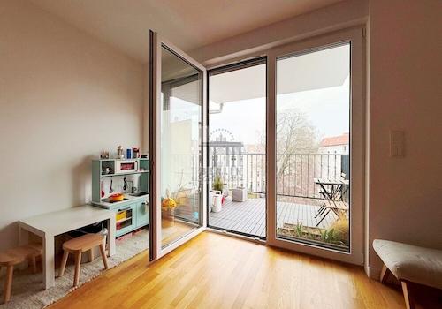 Blick zum Balkon