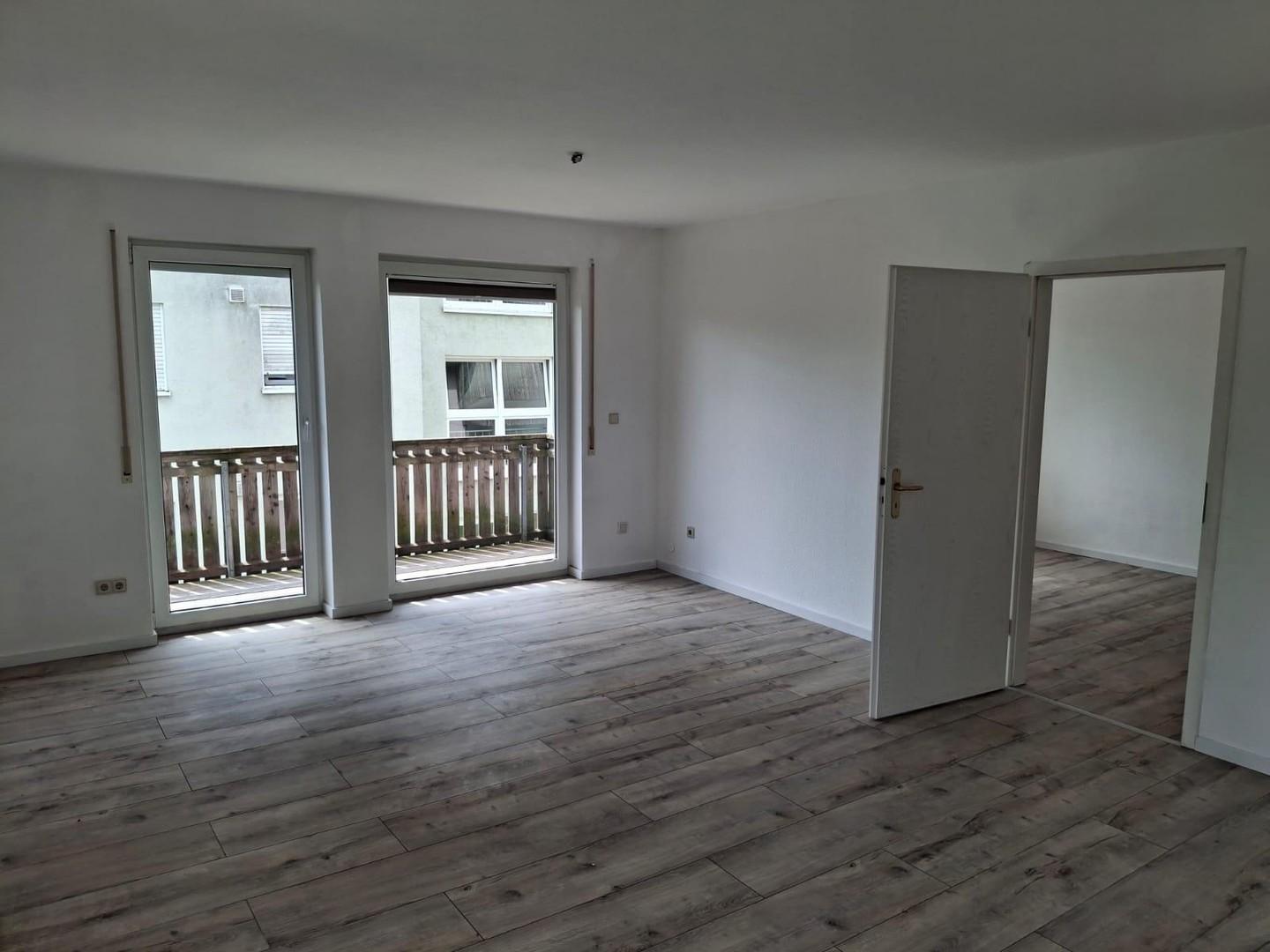 Wohnzimmer mit Zugang Balkon