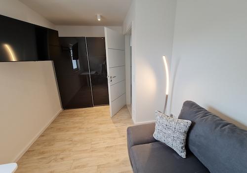Arbeitszimmer mit Schlafcouch
