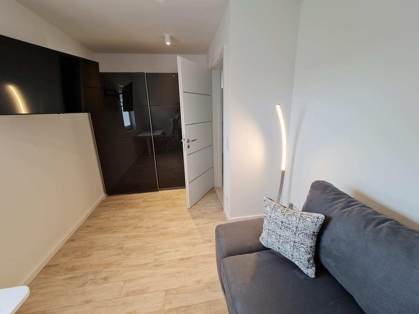Arbeitszimmer mit Schlafcouch