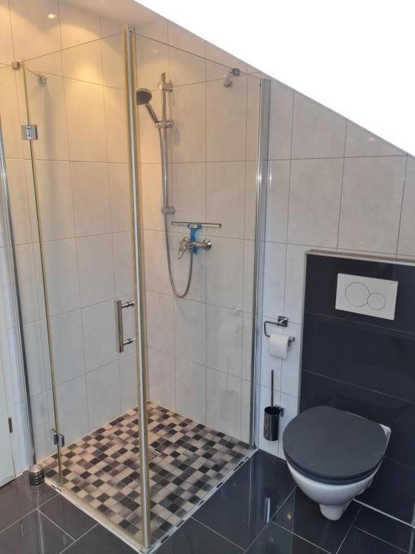 Echtglasdusche ebenerdig + WC