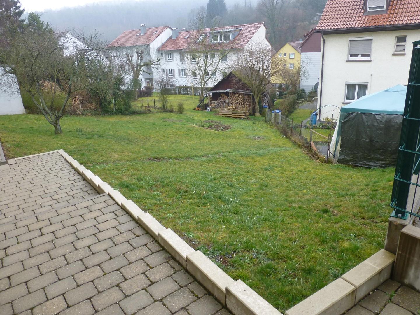 Garten und Autostellplatz