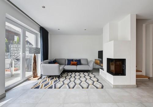 Wohnzimmer mit Kamin