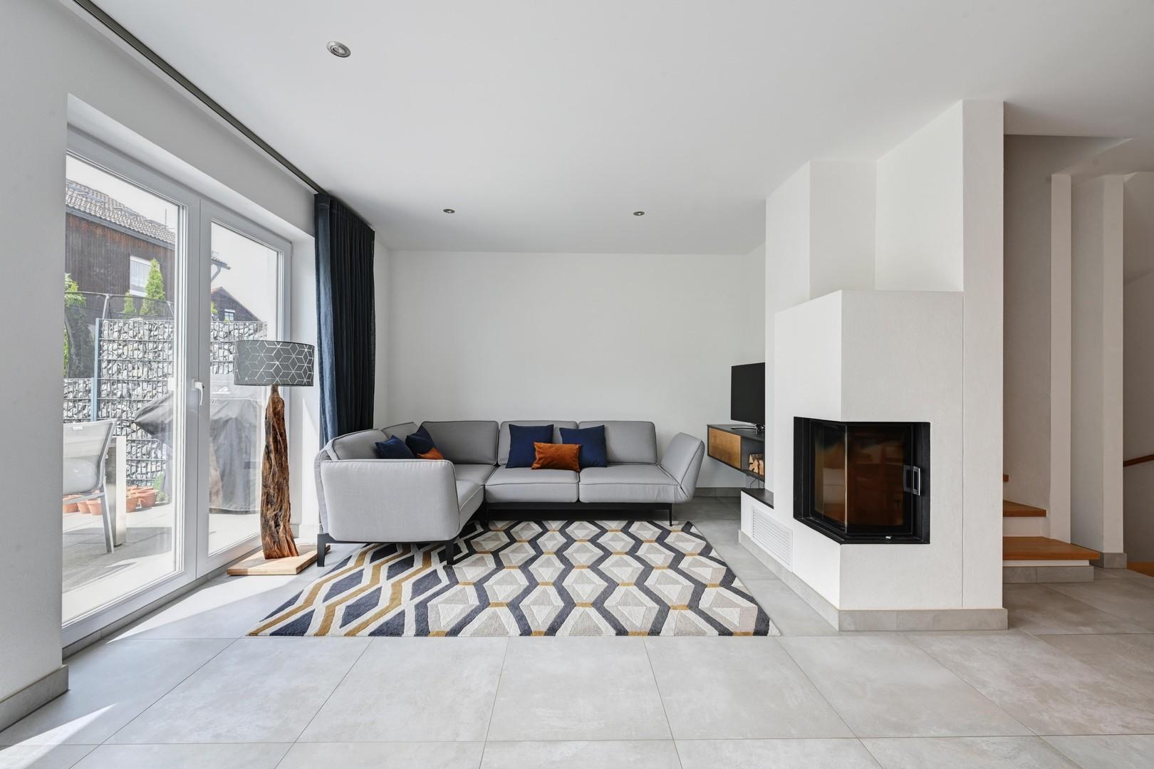 Wohnzimmer mit Kamin