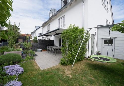 Garten mit Staudenbeet