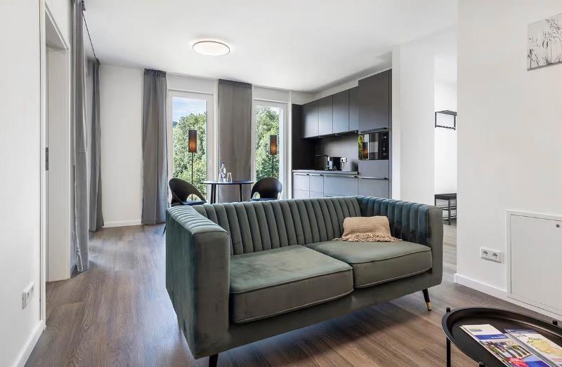 Wohnzimmer mit Küchenbereich