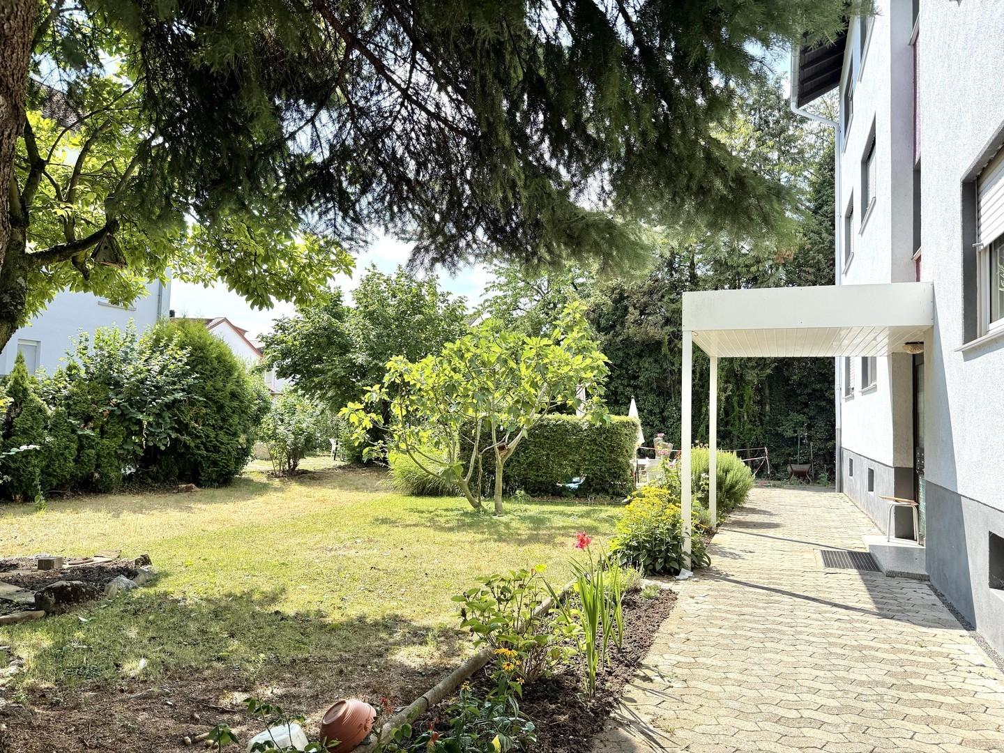 Wohnanlage mit Garten