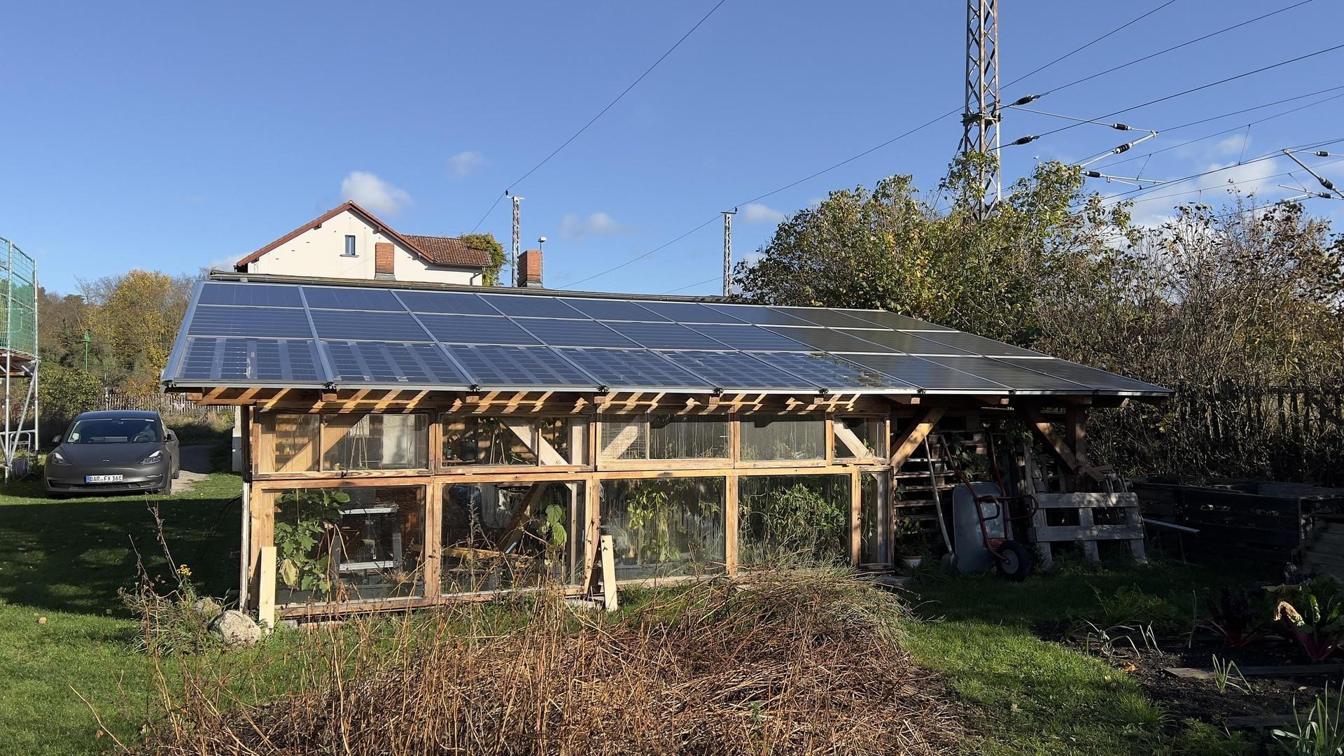 PV-Anlage mit Gewächshaus