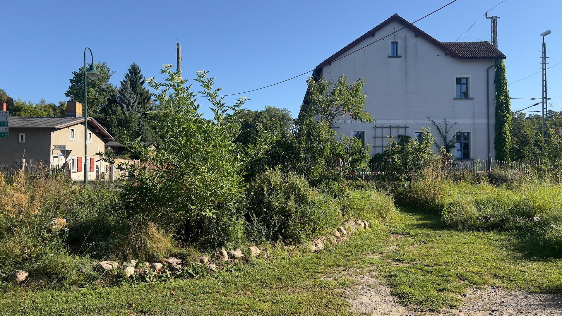 Vorgarten und Kulturbahnhof