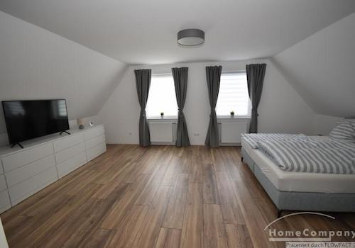 Schlafzimmer 1