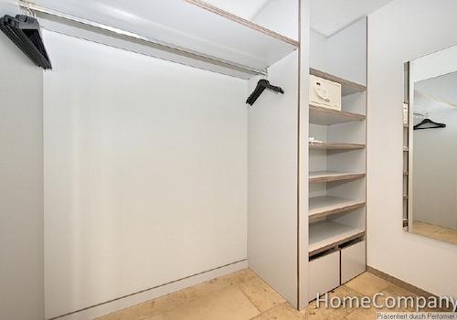 Begehbarer Kleiderschrank