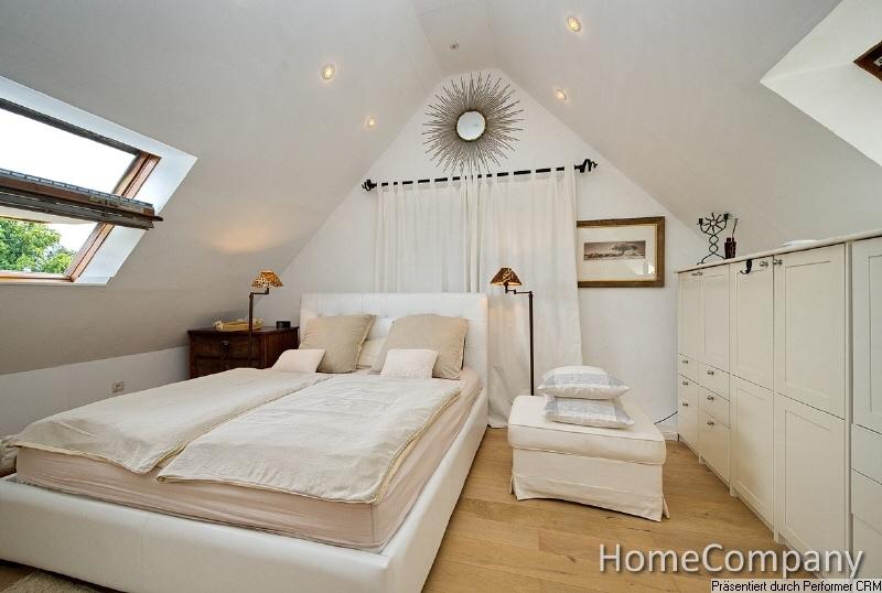 Schlafzimmer 1