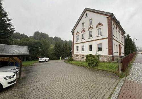 Hofansicht mit Carport