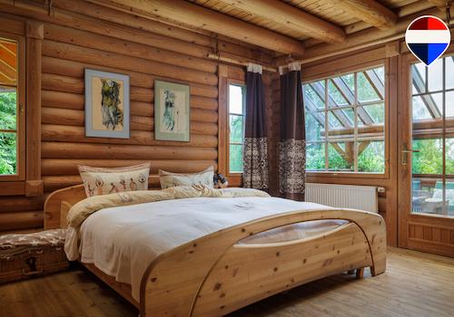 Das Schlafzimmer mit Zugang zur Loggia