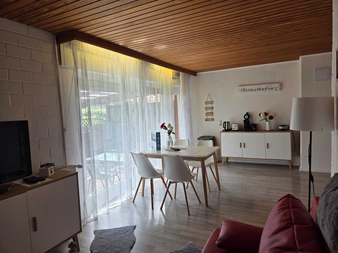 Wohn-Esszimmer mit Terrassenzugang