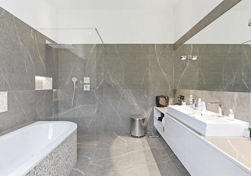 En-Suite-Bad am Hauptschlafz. 