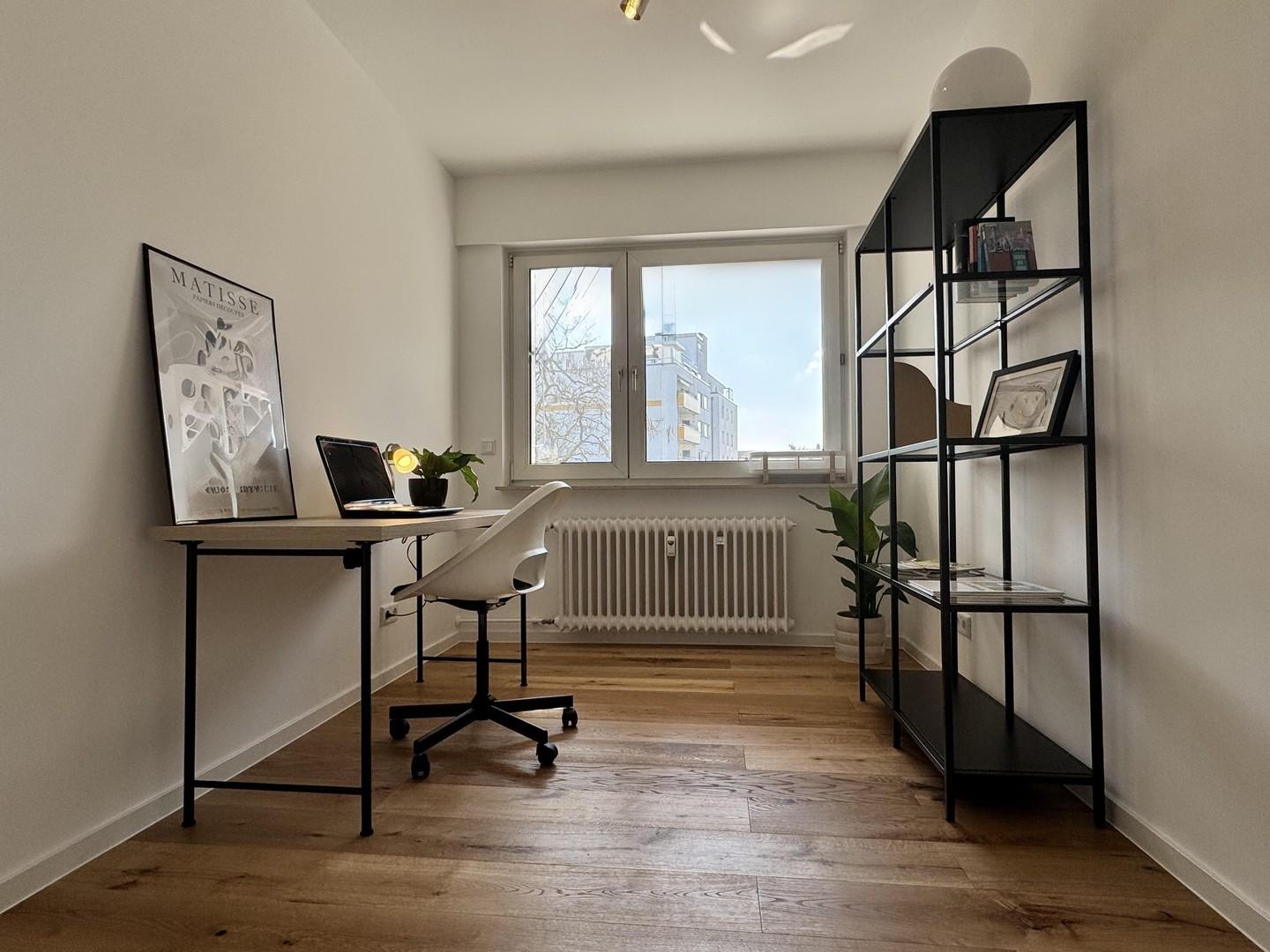 Arbeits- oder Kinderzimmer