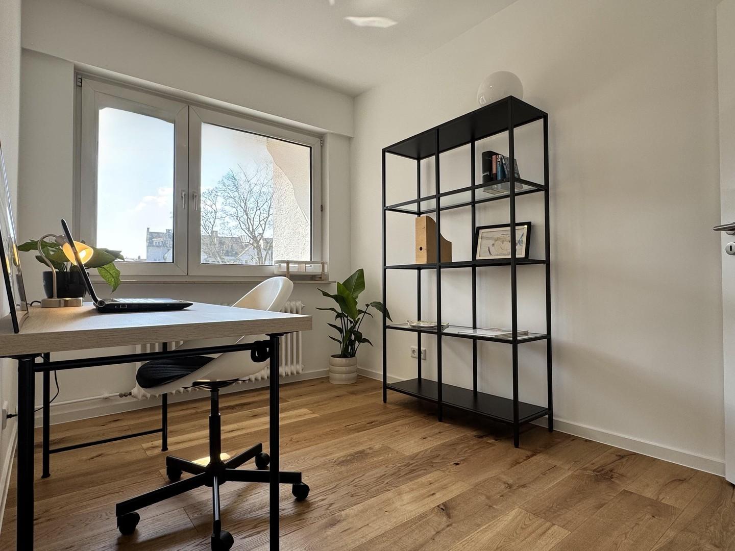 Arbeits- oder Kinderzimmer
