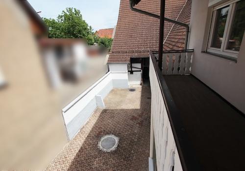Hof und Balkon