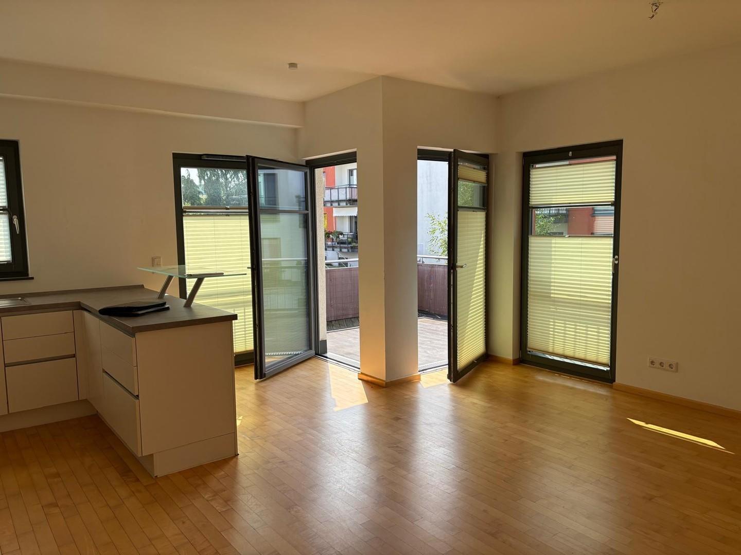 Wohnbereich / Zugang Balkon