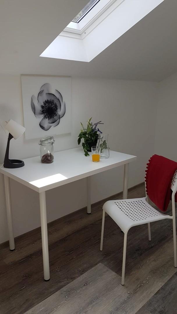 Minibüro neben gr. Zimmer