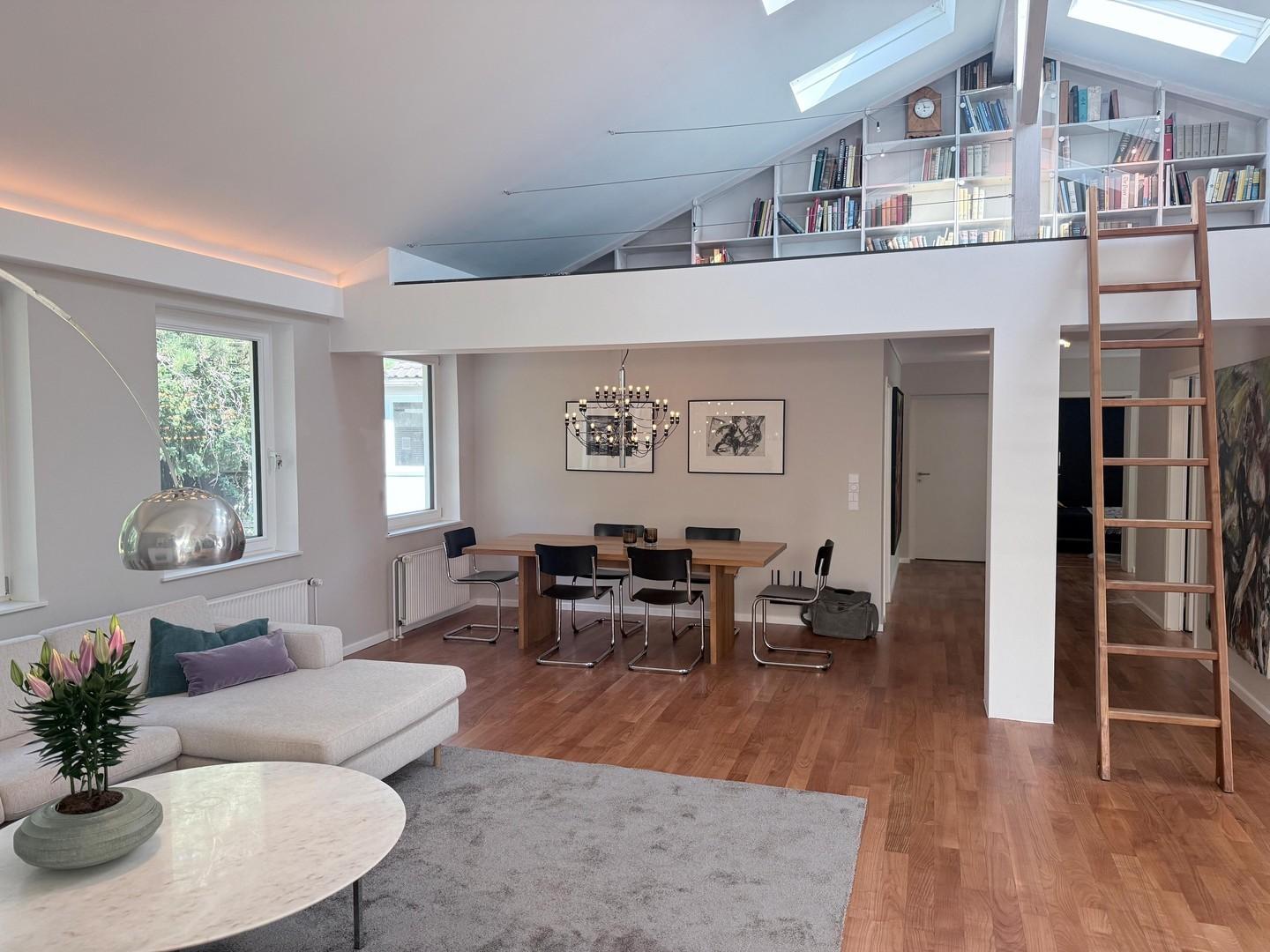 Wohn-Esszimmer und Galerie