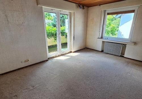 Zimmer m. Balkon im OG