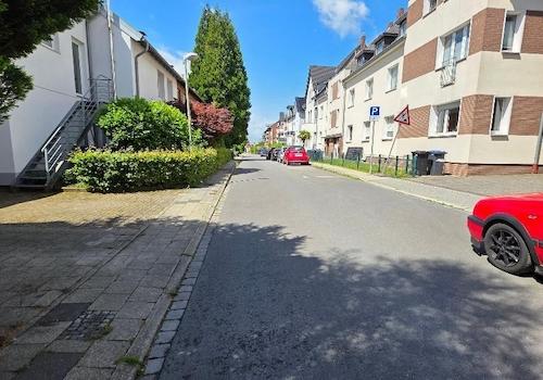 Straße 1