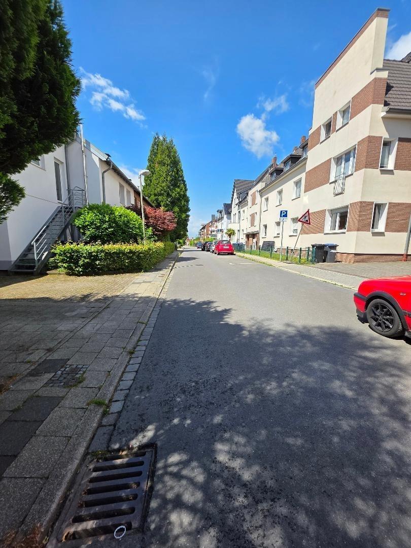 Straße 1