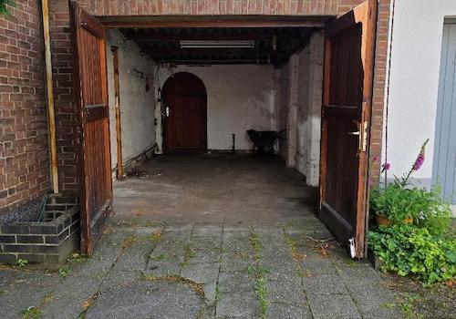 Garage m. Gartendurchgang