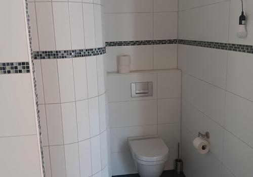 ...mit Toilette