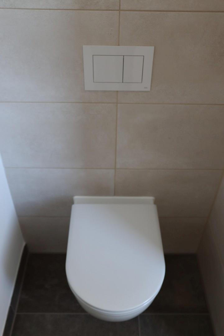 separat WC Bereich im Bad oben