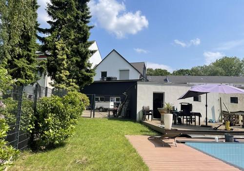 Rückseite vom Garten aus