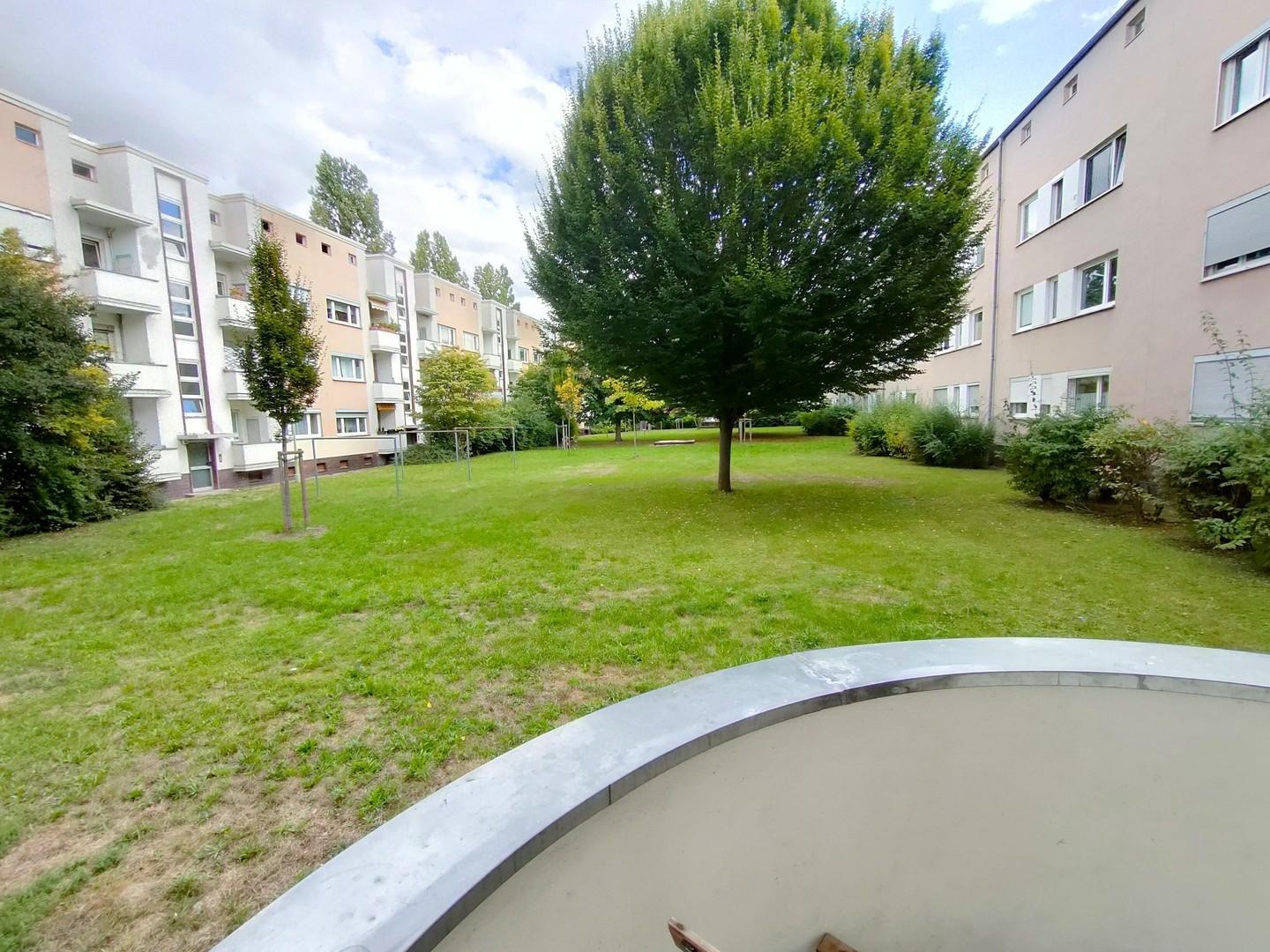 Balkon mit Blick ins Grüne