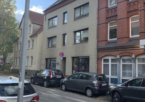 Frontalansicht von der Strasse