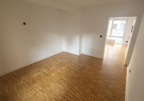 Nebenraum Blick zum Hauptraum