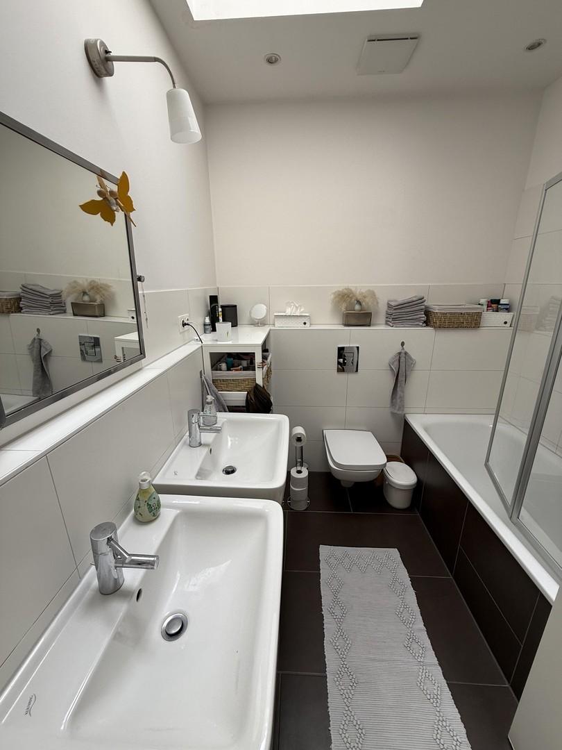 Bathroom (6th floor)
