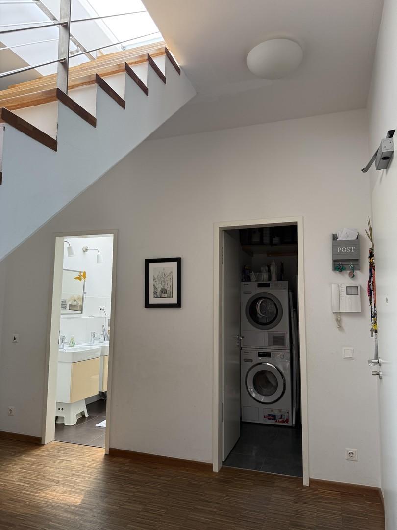 Entrance Area (6th floor)